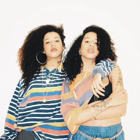 Foto de Tasha & Tracie