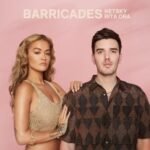 Capa da letra Barricades