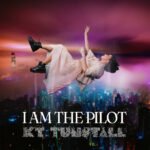Capa da letra I Am the Pilot (tradução)