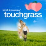 Capa da letra Touch Grass (tradução)
