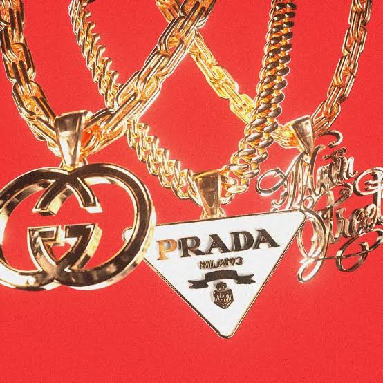 Capa da letra da música Gucci, Prada