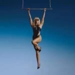 Capa da letra Flowers (Remix) (Tradução)