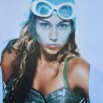 Capa da letra Used To Be Young