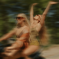Capa da letra da música On My Love