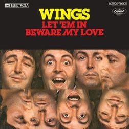 Capa da letra da música Let ’Em In