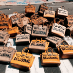 Capa da letra DELUSIONAL