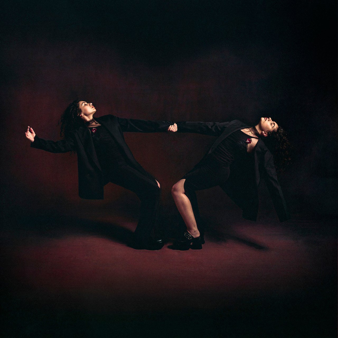 Capa do álbum Love & Hyperbole